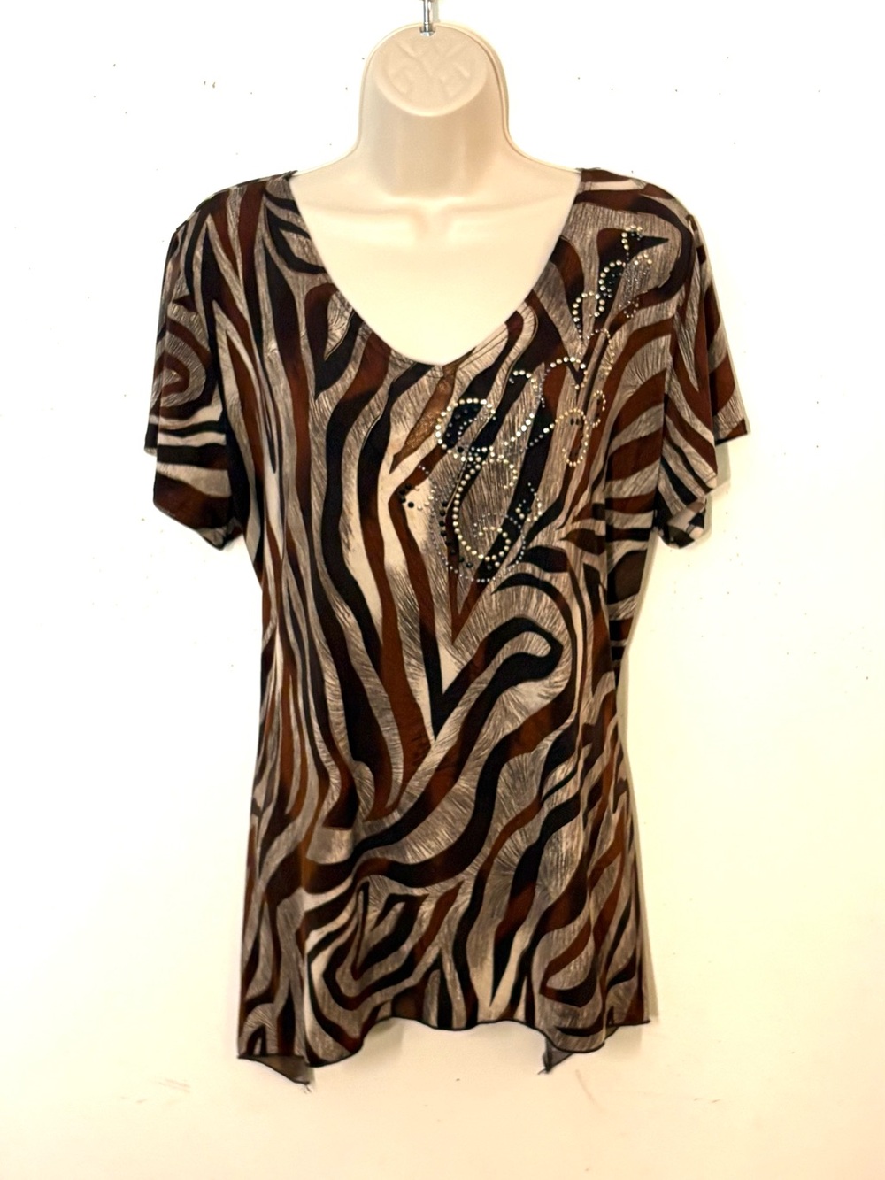 Dress Barn Brown, cream & Black Zebra-Print Short Sleeve V-Neck Top. Size XL.EUC